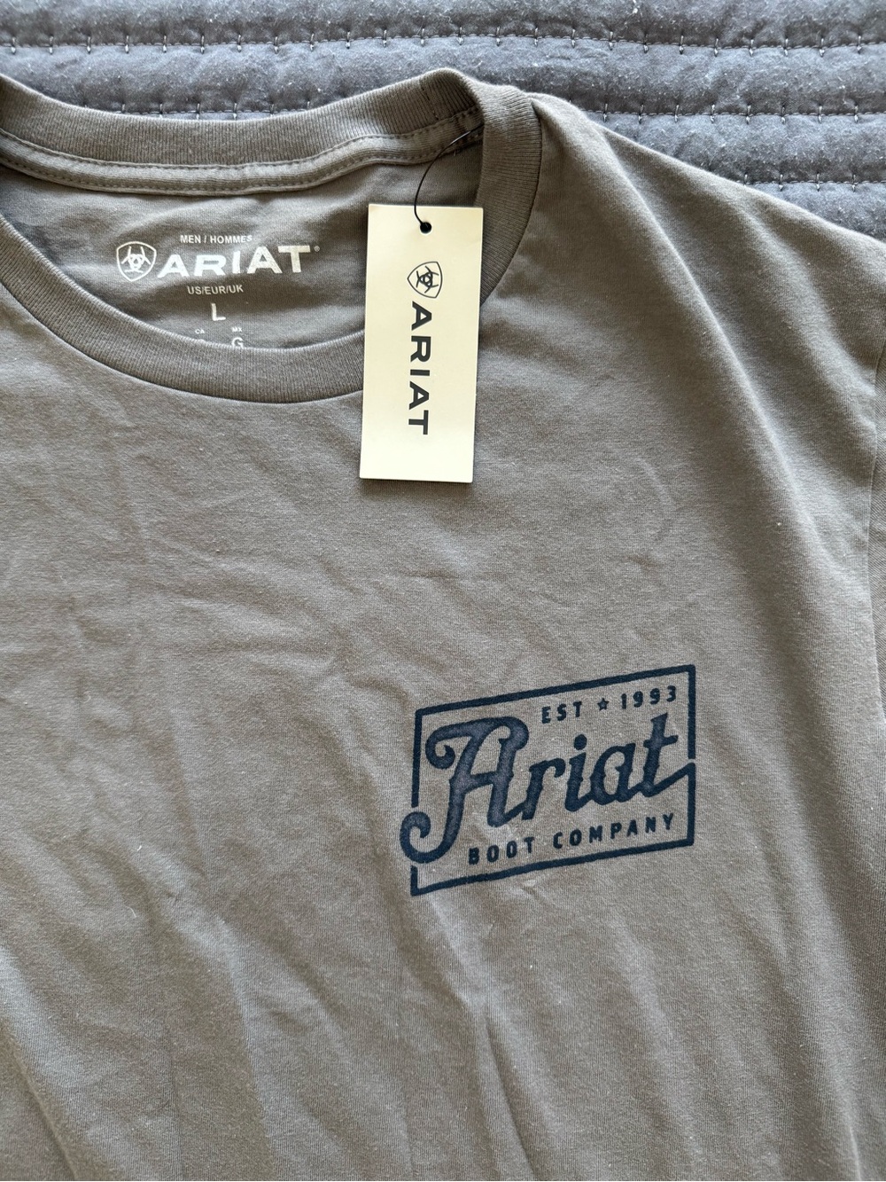 Ariat Men's Short Sleeve Crewneck T-Shirt in Gray with Navy Logo